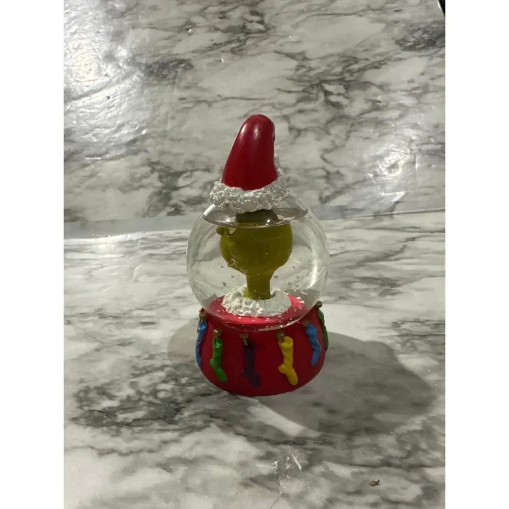 Enesco Grinch snow globe
